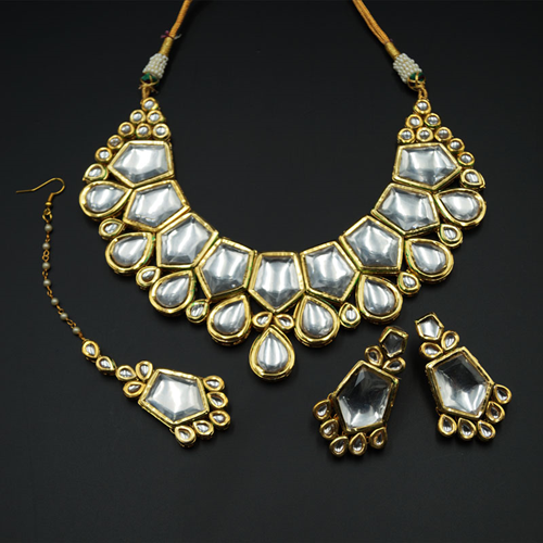 Faren White Kundan Necklace Set - Gold