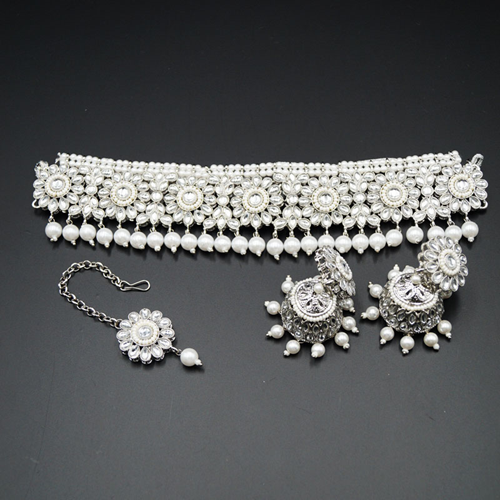 Amoli White  Polki Choker Necklace Set - Silver