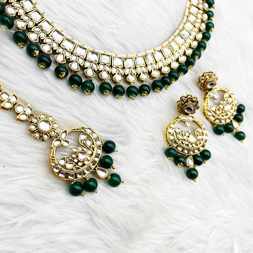 Kavi Kundan Bottle Green Necklace Set – Gold
