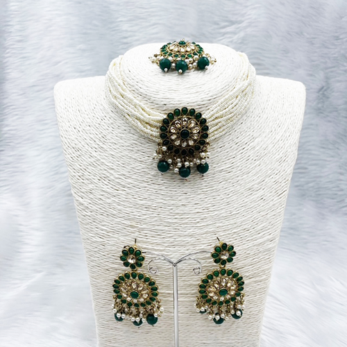 Viri Green Choker Necklace Set- Antique Gold