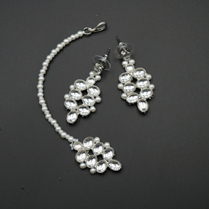 Nain White Kundan Necklace Set - Silver