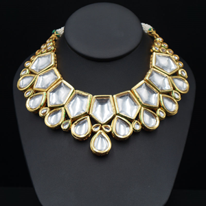 Faren White Kundan Necklace Set - Gold