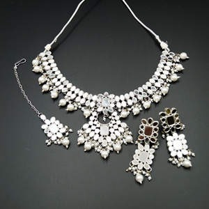 Maai White Mirror/White Pearls Necklace Set - Silver