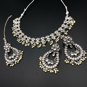 Riku White Kundan Necklace Set - Silver