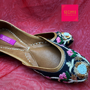 Phull Black Leather Jutti