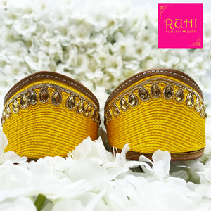 Saci Yellow Leather Jutti