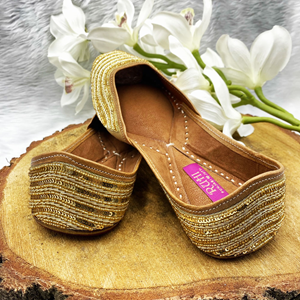 Aara Gold Leather Jutti